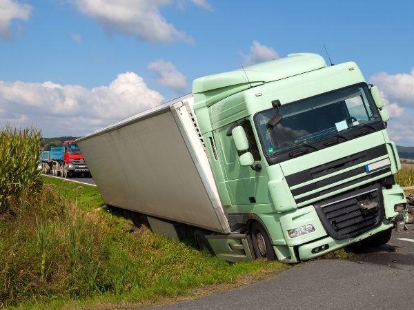 tips for hiring a semi truck accident lawyer